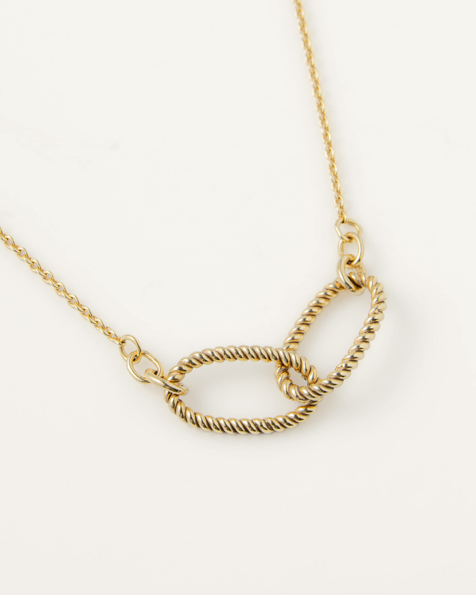 the-mini-link-necklace-gold-closeup